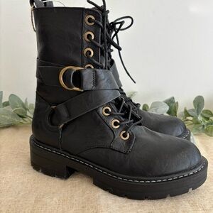 Seven Cardi B Combat black faux leather zip lace up women 7

Never been worn.